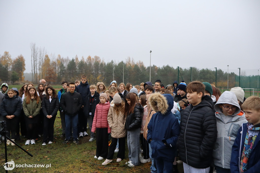 Młodzieszyn: budowę hali czas zacząć, wbito łopaty
