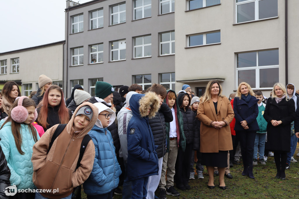 Młodzieszyn: budowę hali czas zacząć, wbito łopaty