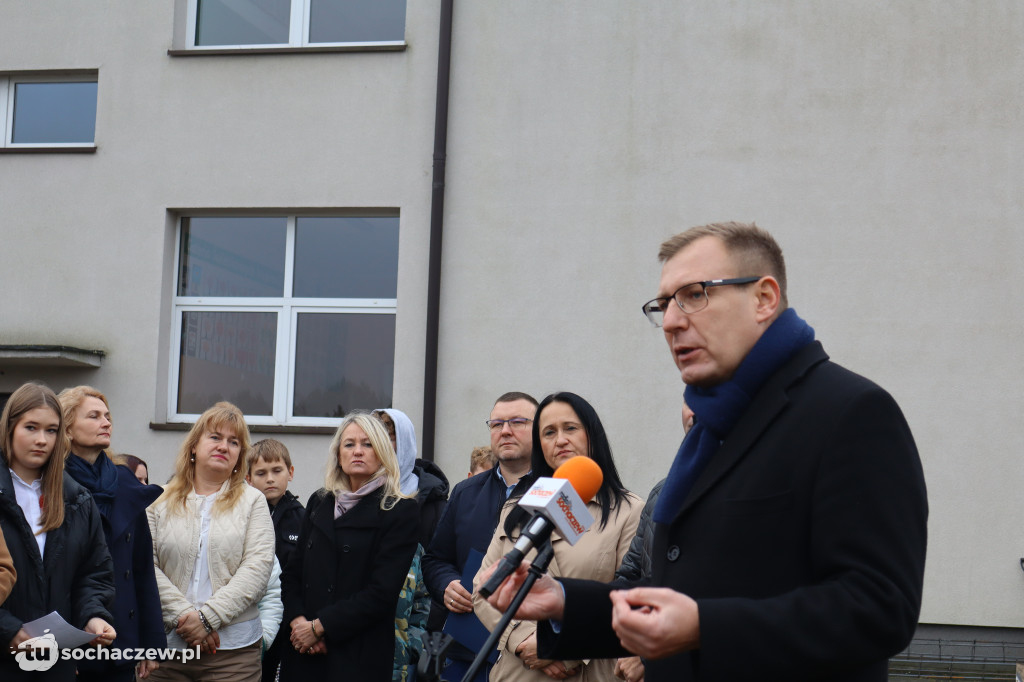 Młodzieszyn: budowę hali czas zacząć, wbito łopaty