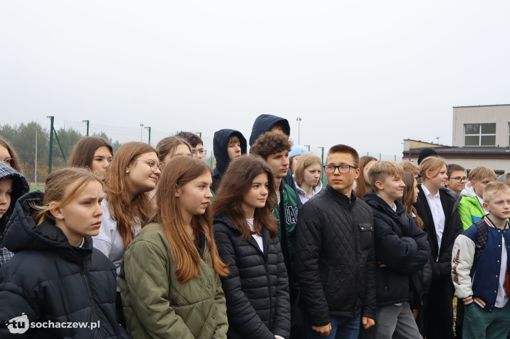 Młodzieszyn: budowę hali czas zacząć, wbito łopaty