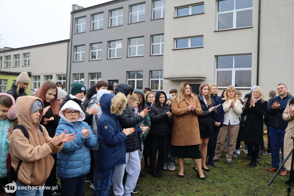 Młodzieszyn: budowę hali czas zacząć, wbito łopaty