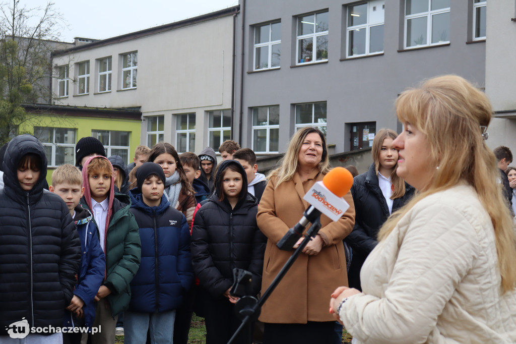 Młodzieszyn: budowę hali czas zacząć, wbito łopaty