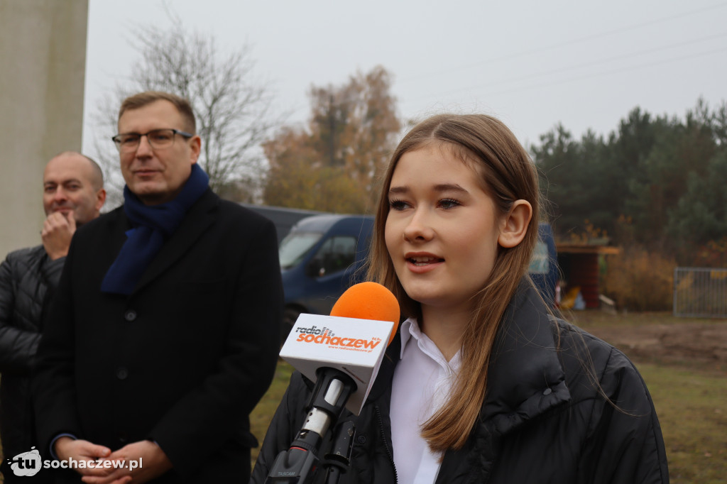 Młodzieszyn: budowę hali czas zacząć, wbito łopaty