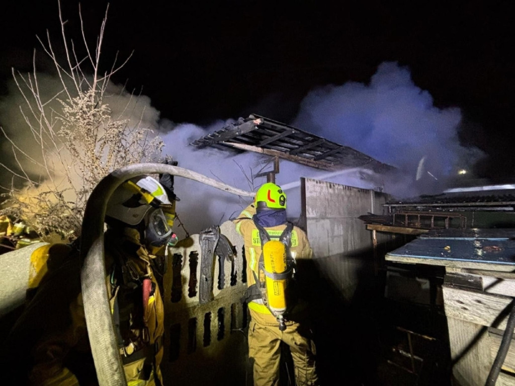 Nocny pożar w Kozłowie Biskupim, paliły się blaszaki