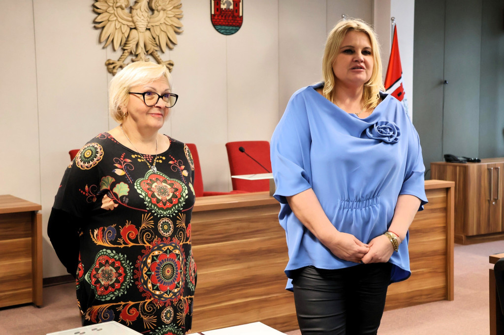 Sześć sochaczewskich nauczycielek z aktami mianowania