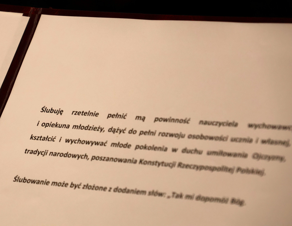 Sześć sochaczewskich nauczycielek z aktami mianowania