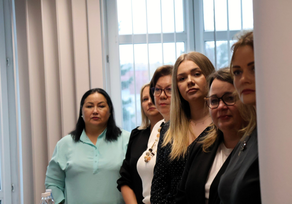 Sześć sochaczewskich nauczycielek z aktami mianowania