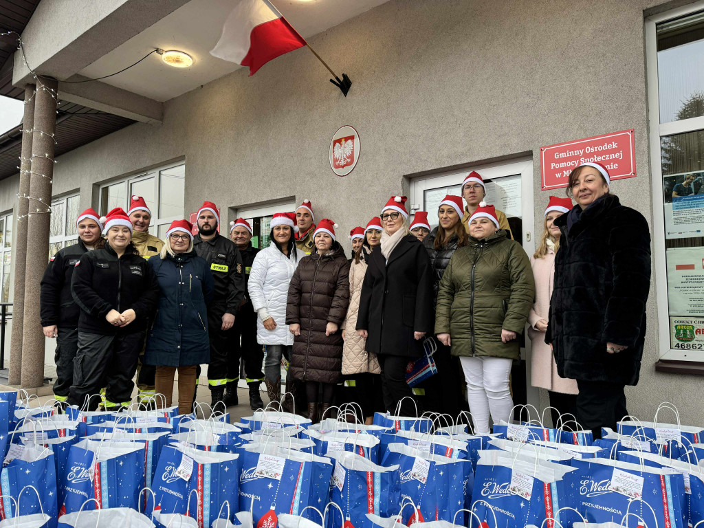 Paczki świąteczne dla mieszkańców gminy Młodzieszyn