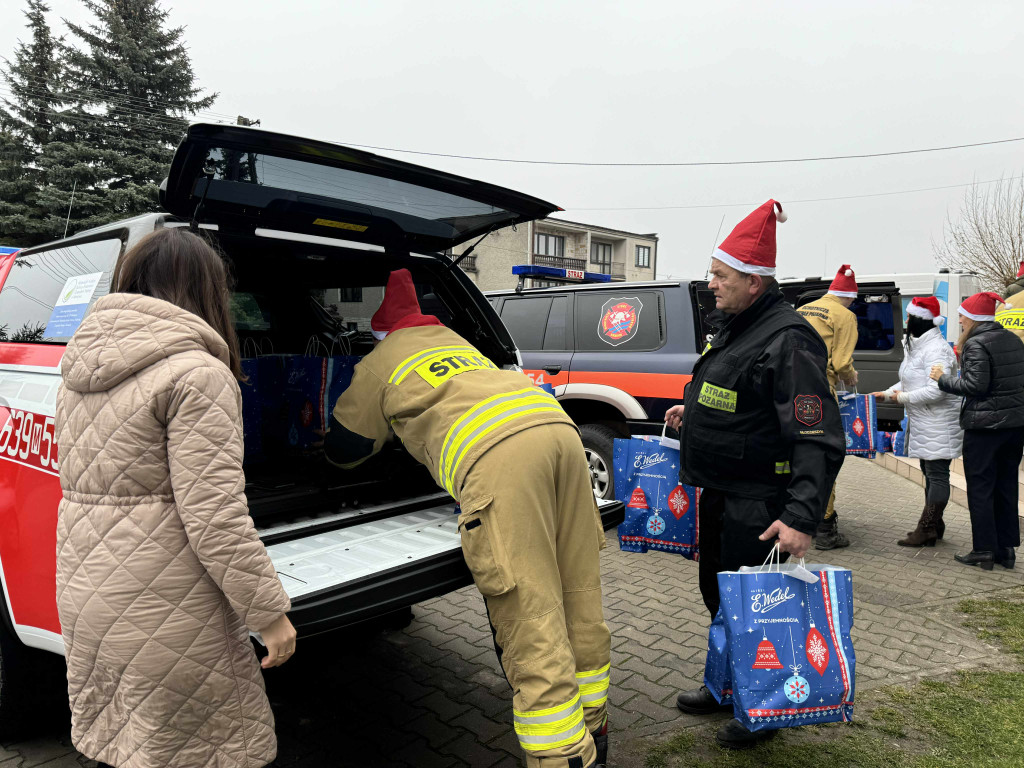 Paczki świąteczne dla mieszkańców gminy Młodzieszyn