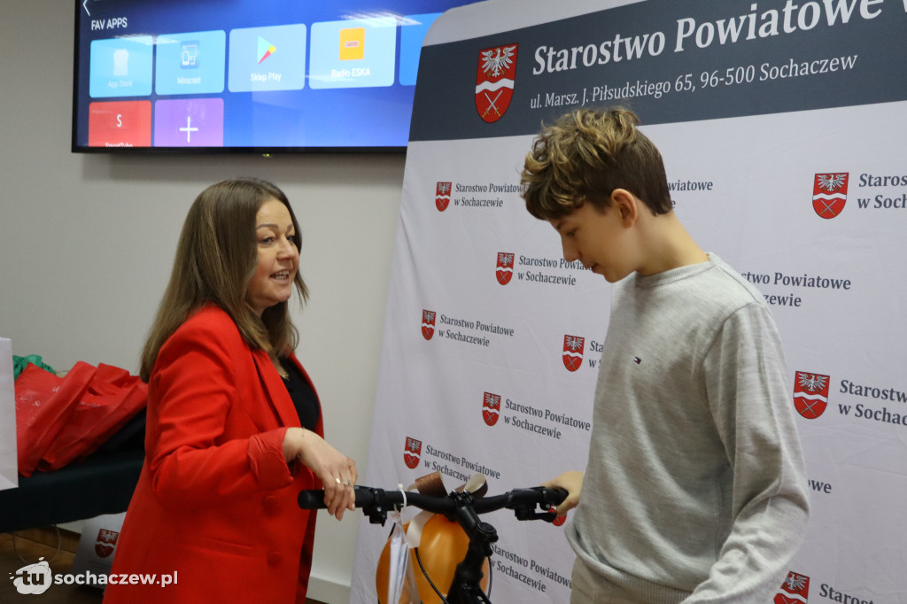 Podsumowano zbiórkę puszek i makulatury