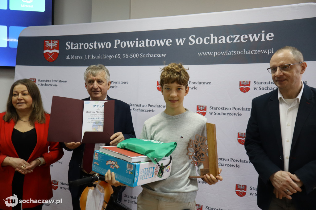 Podsumowano zbiórkę puszek i makulatury