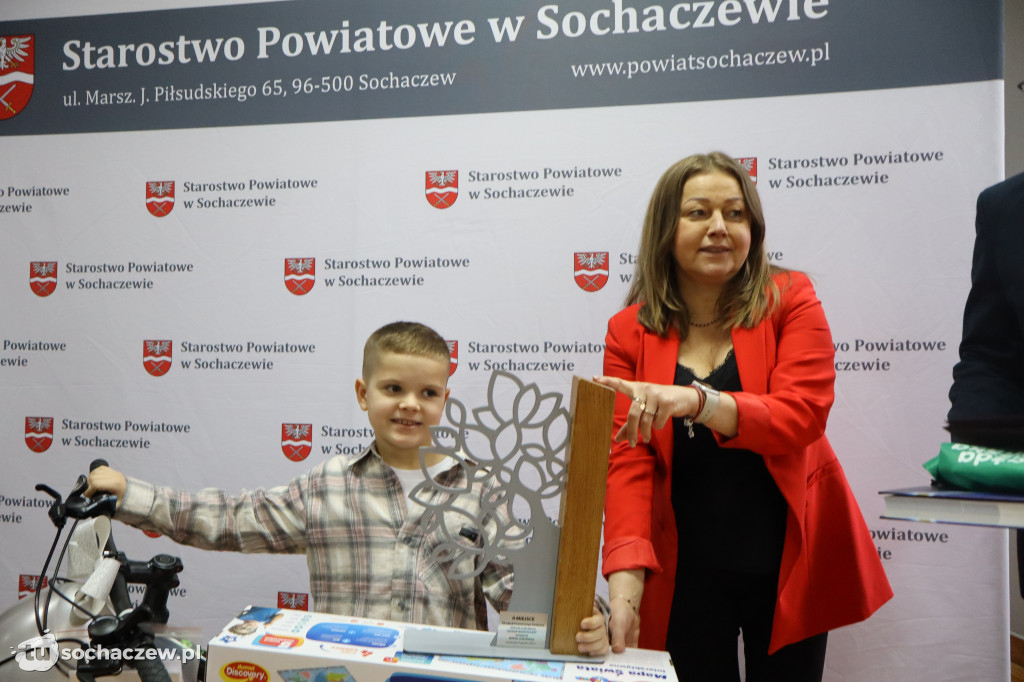 Podsumowano zbiórkę puszek i makulatury