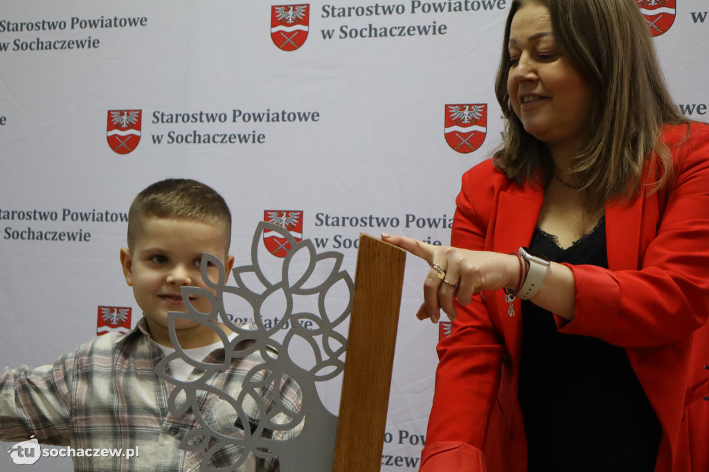 Podsumowano zbiórkę puszek i makulatury