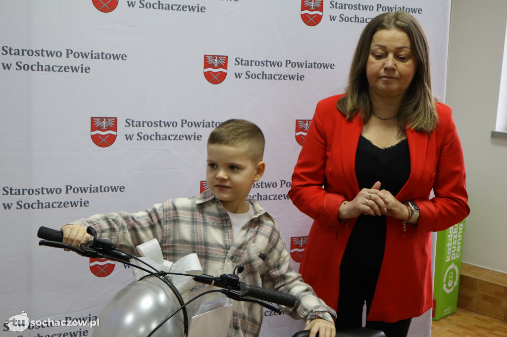 Podsumowano zbiórkę puszek i makulatury