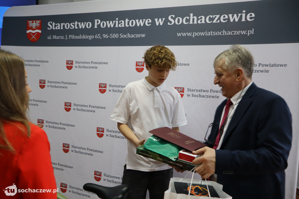 Podsumowano zbiórkę puszek i makulatury