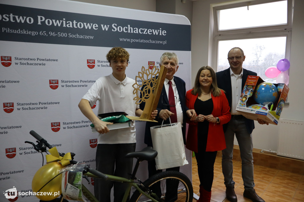 Podsumowano zbiórkę puszek i makulatury