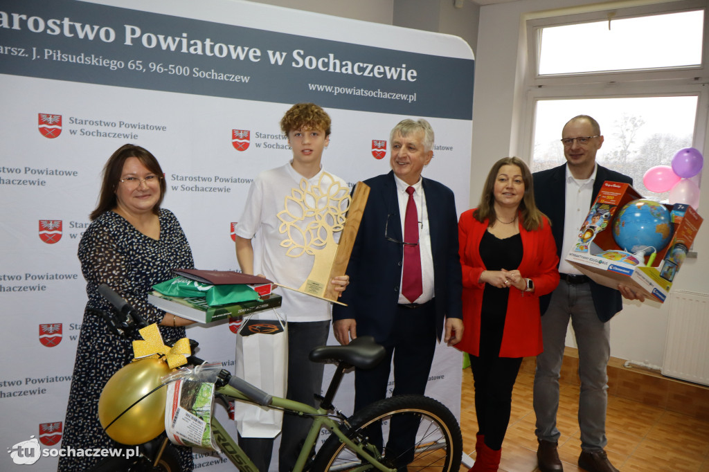 Podsumowano zbiórkę puszek i makulatury