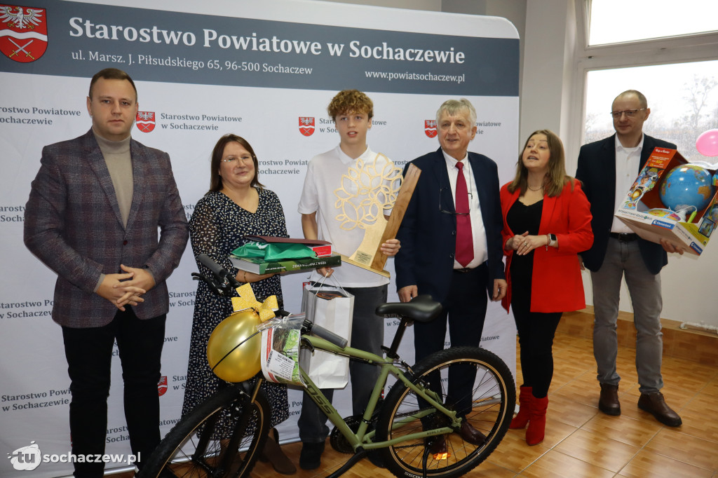 Podsumowano zbiórkę puszek i makulatury