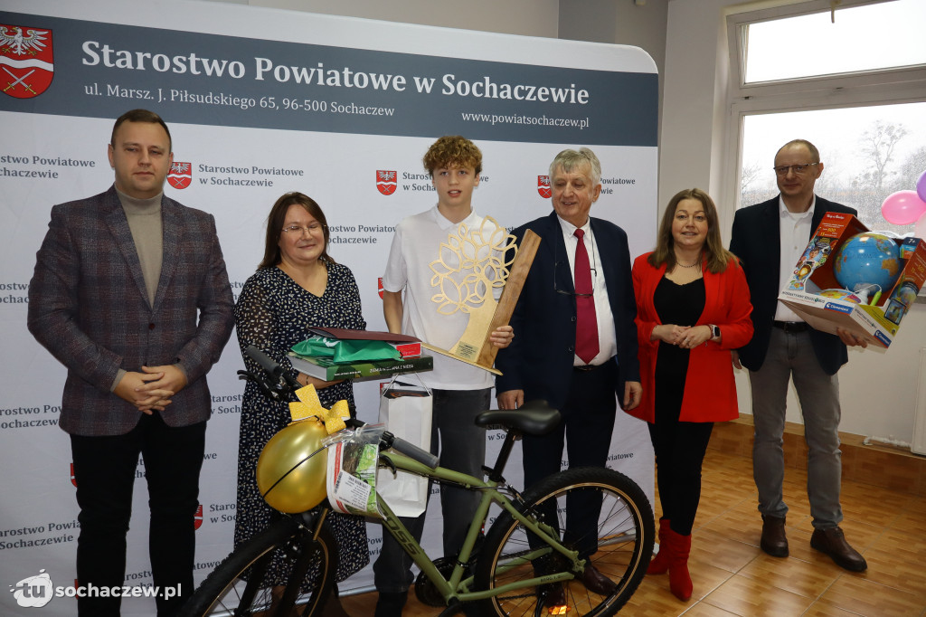 Podsumowano zbiórkę puszek i makulatury