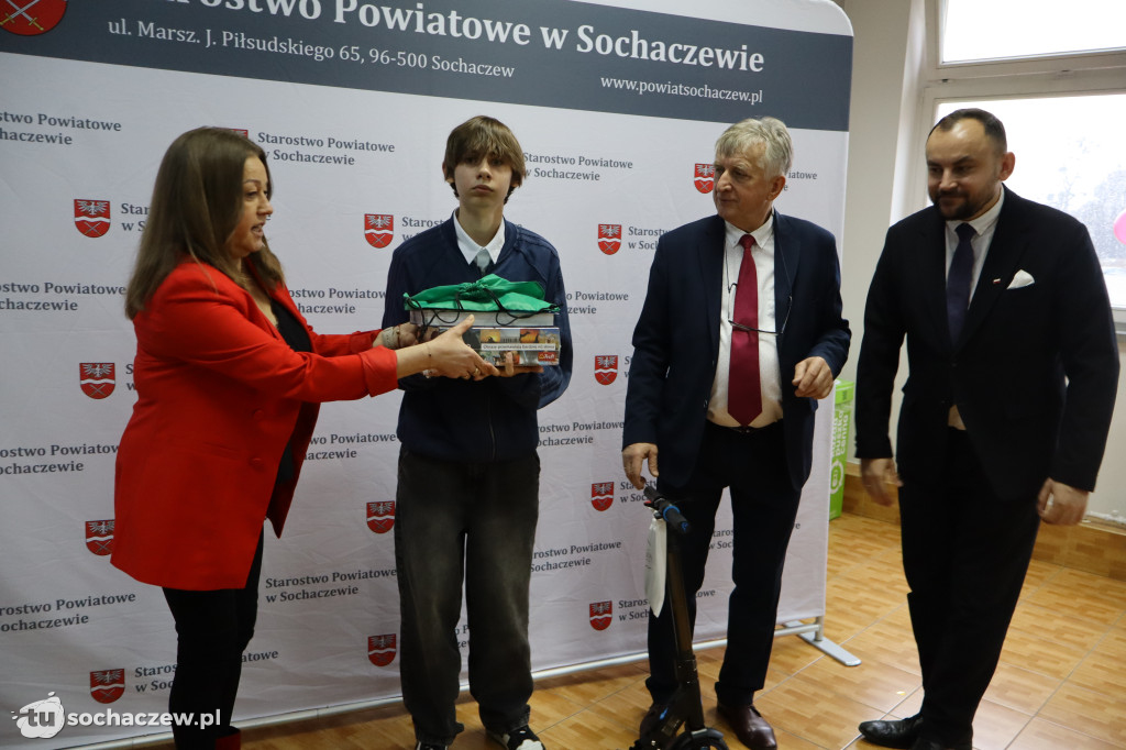 Podsumowano zbiórkę puszek i makulatury