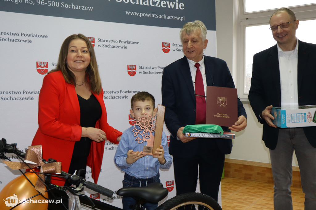 Podsumowano zbiórkę puszek i makulatury