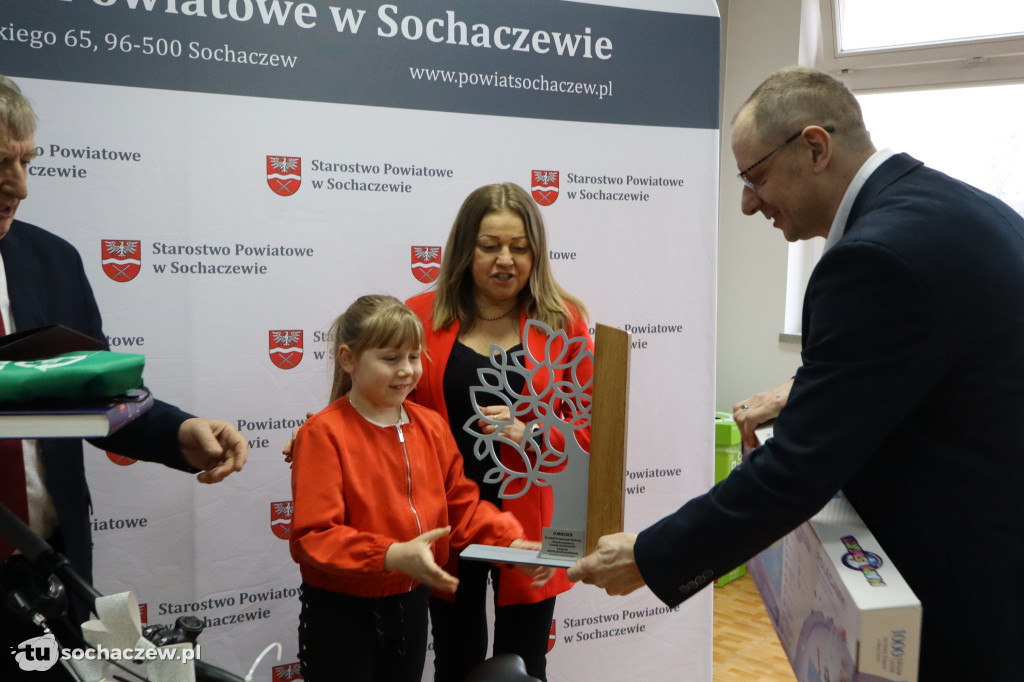 Podsumowano zbiórkę puszek i makulatury