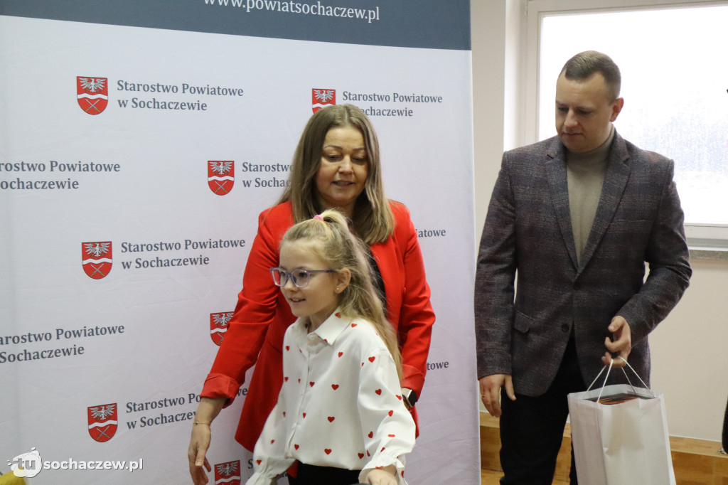 Podsumowano zbiórkę puszek i makulatury