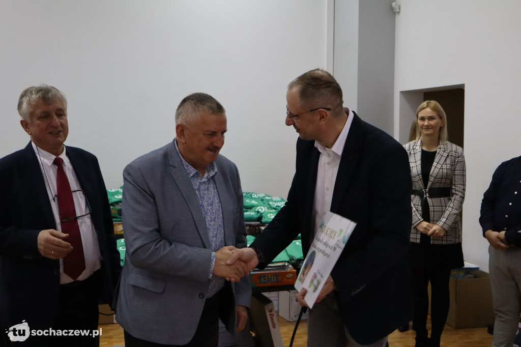 Podsumowano zbiórkę puszek i makulatury