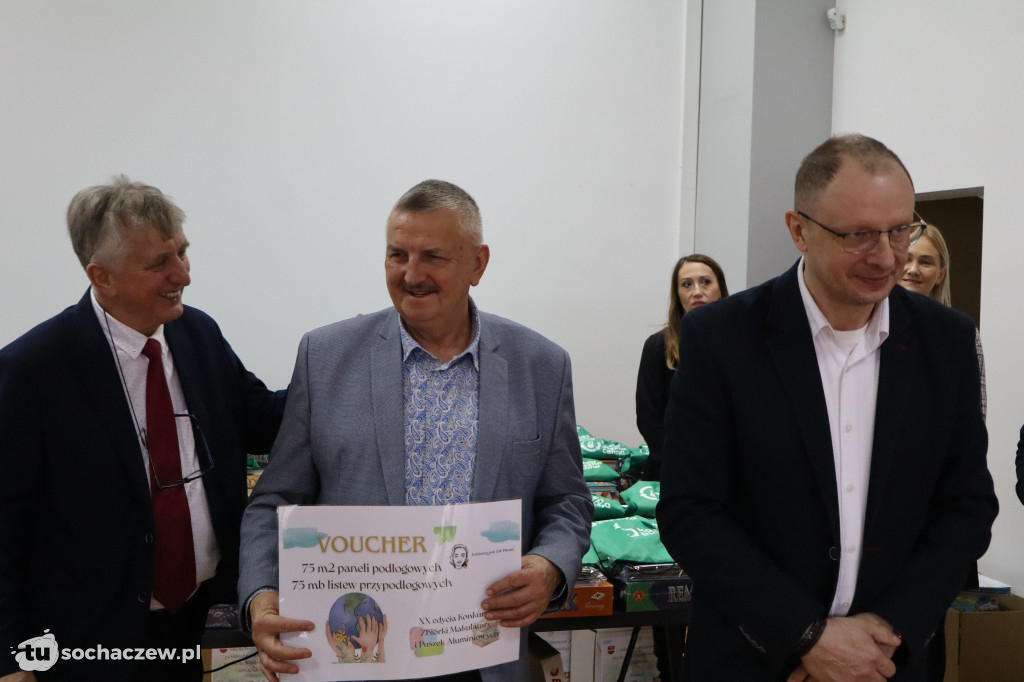 Podsumowano zbiórkę puszek i makulatury