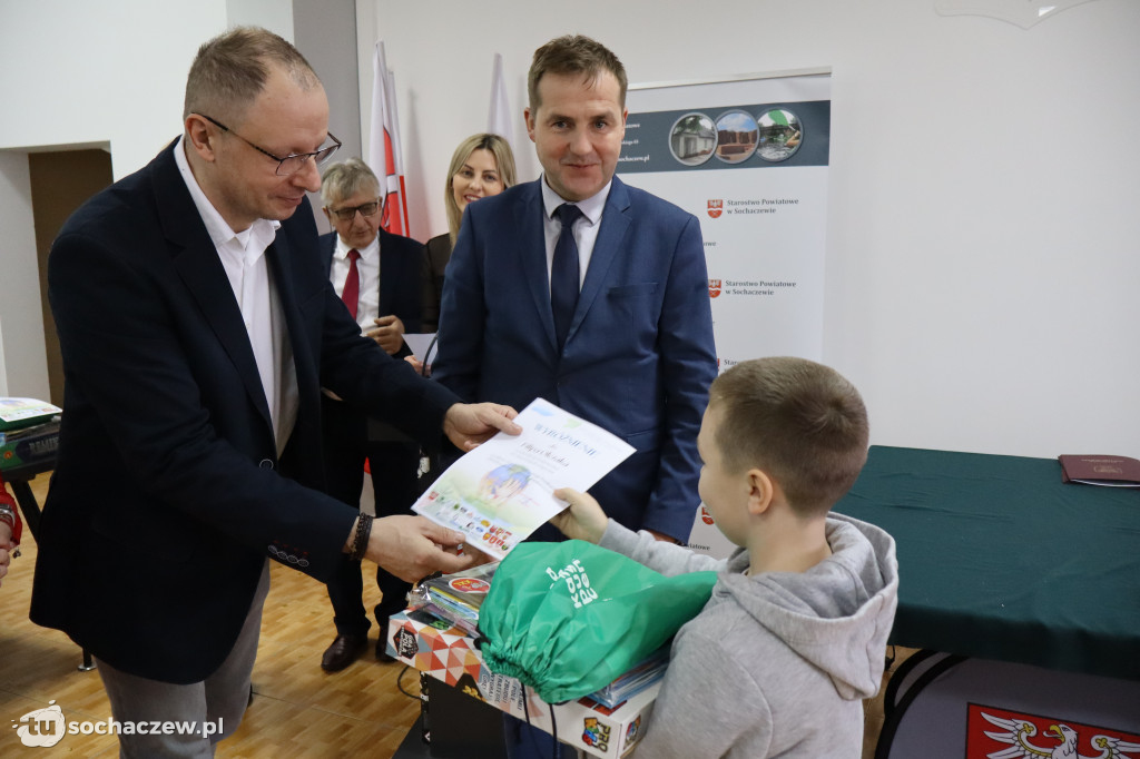 Podsumowano zbiórkę puszek i makulatury