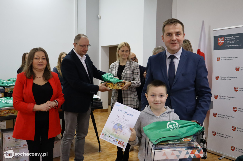 Podsumowano zbiórkę puszek i makulatury