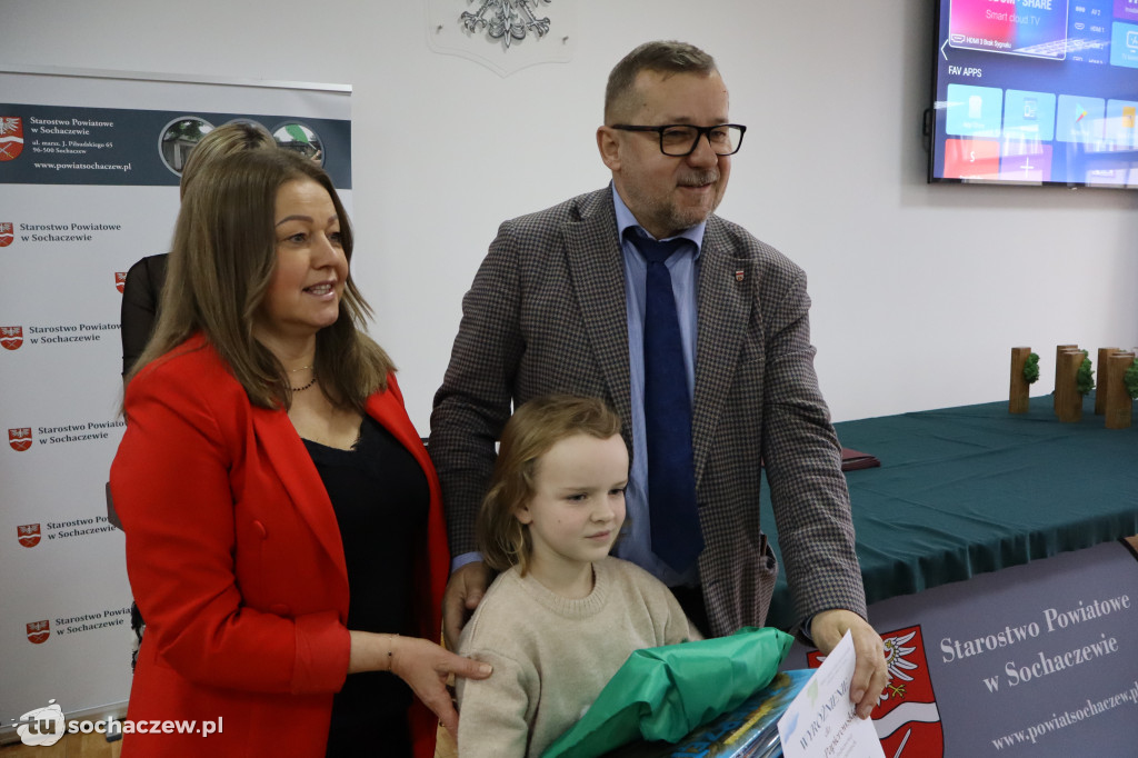 Podsumowano zbiórkę puszek i makulatury