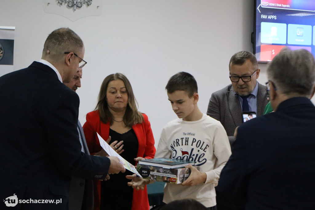 Podsumowano zbiórkę puszek i makulatury