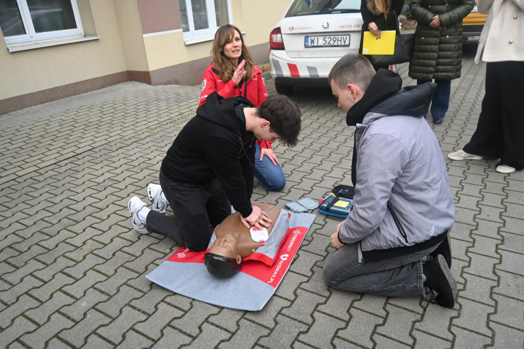 Defibrylator przy sochaczewskim Ogrodniku przekazany