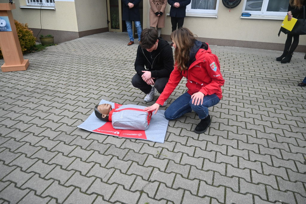 Defibrylator przy sochaczewskim Ogrodniku przekazany