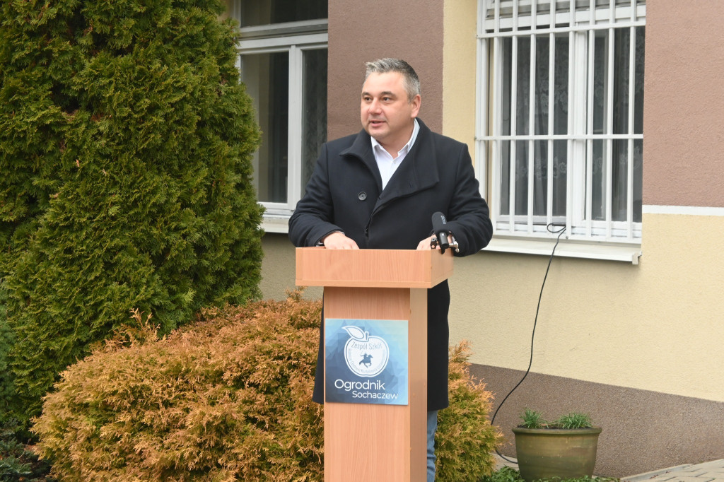 Defibrylator przy sochaczewskim Ogrodniku przekazany