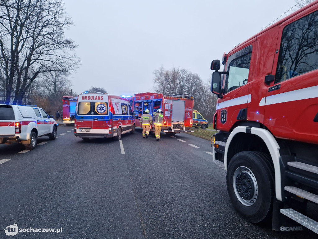 Bus zderzył się z osobówką na DK92 w Lisicach
