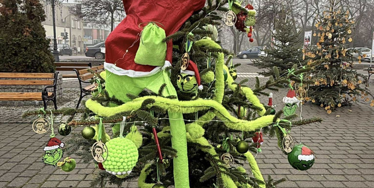 Plac Kościuszki: ktoś ukradł Grincha z choinki uczniów, ręce opadają