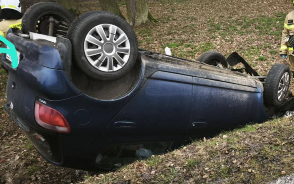 Szklanka na drogach: były zdarzenia, w tym dachowanie