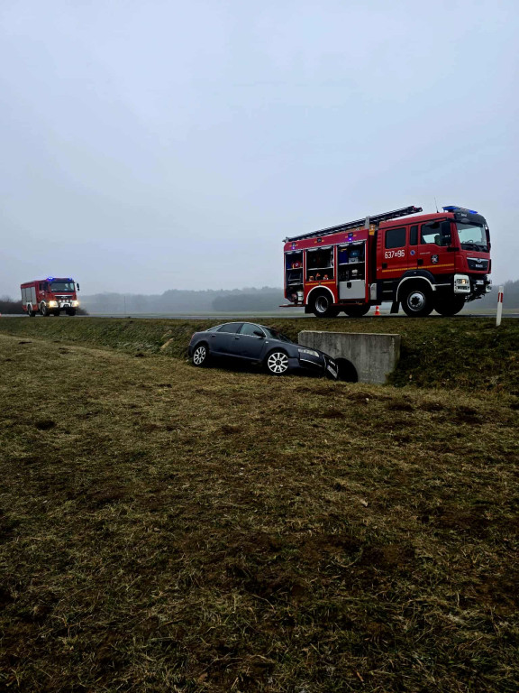 Szklanka na drogach: były zdarzenia, w tym dachowanie