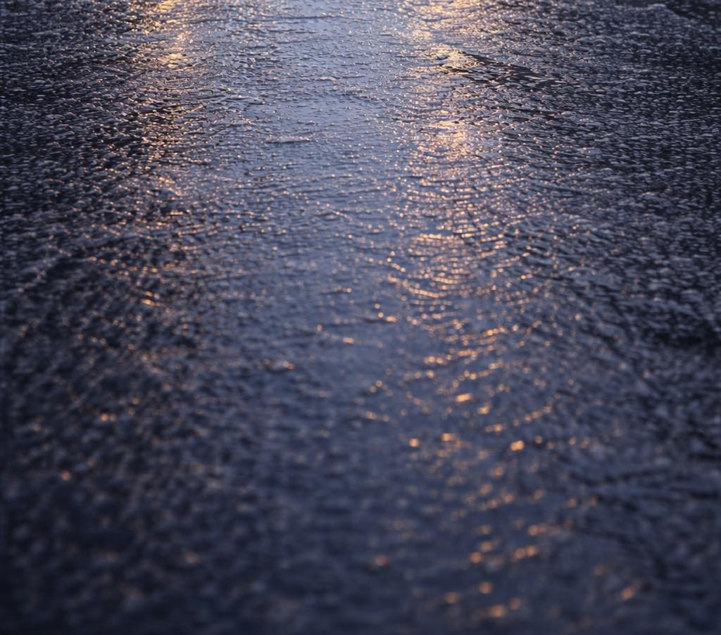 Szklanka na drogach: były zdarzenia, w tym dachowanie