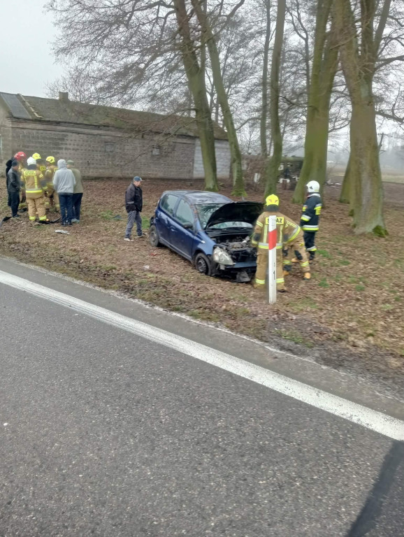 Szklanka na drogach: były zdarzenia, w tym dachowanie