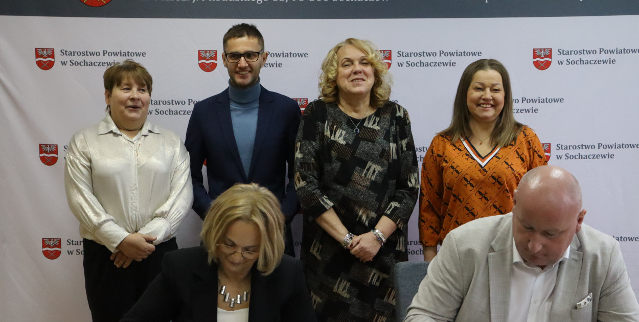 Podpisanie umowy na rozbudowę drogi Żdżarów - Rybno