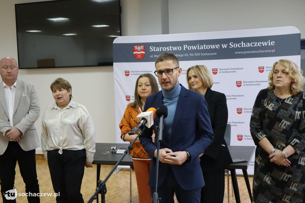 Podpisanie umowy na rozbudowę drogi Żdżarów - Rybno