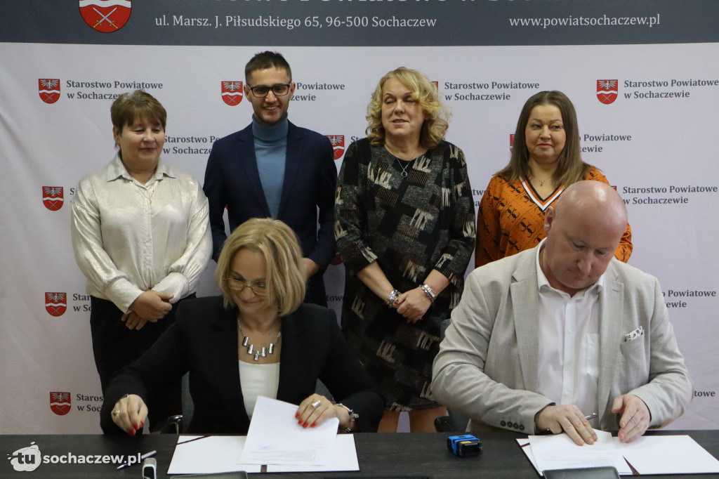 Podpisanie umowy na rozbudowę drogi Żdżarów - Rybno