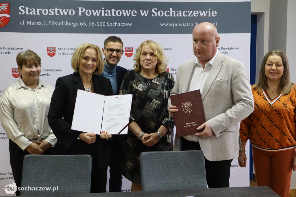 Podpisanie umowy na rozbudowę drogi Żdżarów - Rybno