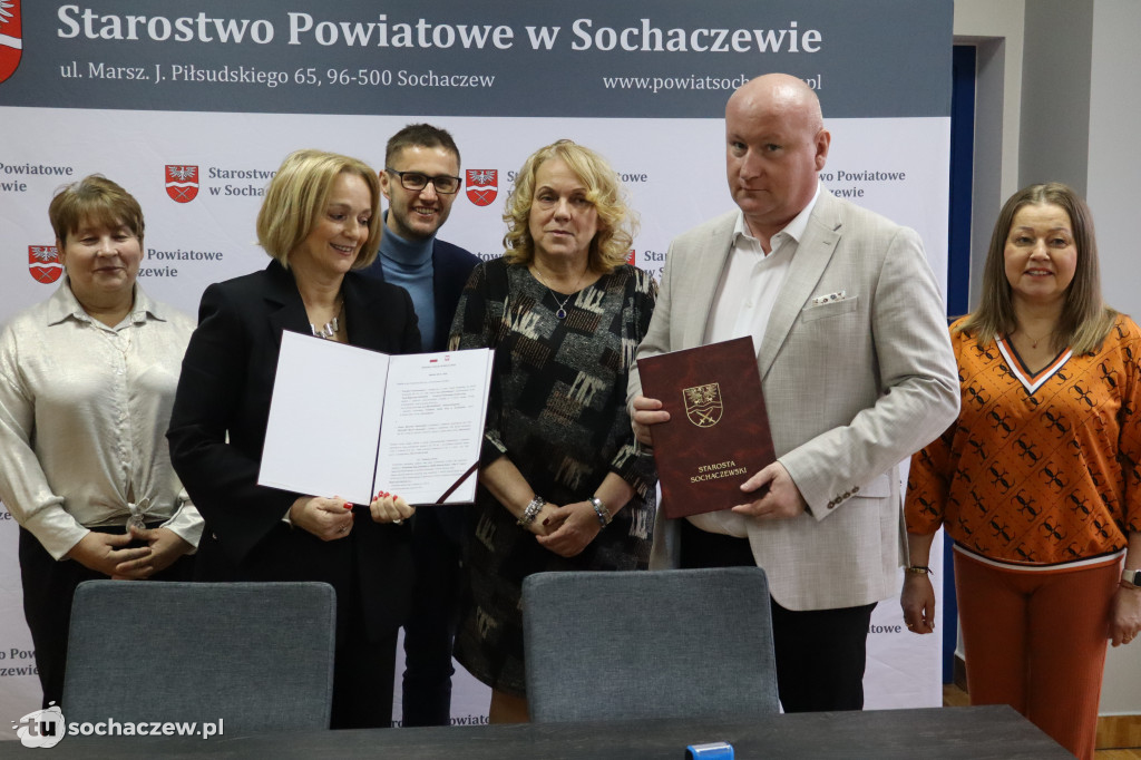 Podpisanie umowy na rozbudowę drogi Żdżarów - Rybno