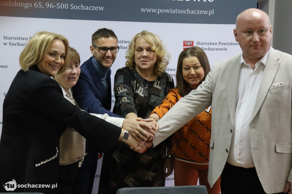 Podpisanie umowy na rozbudowę drogi Żdżarów - Rybno