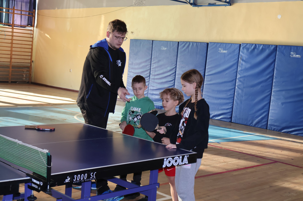 Bezpieczne Ferie z MOSiR-em: tenis stołowy