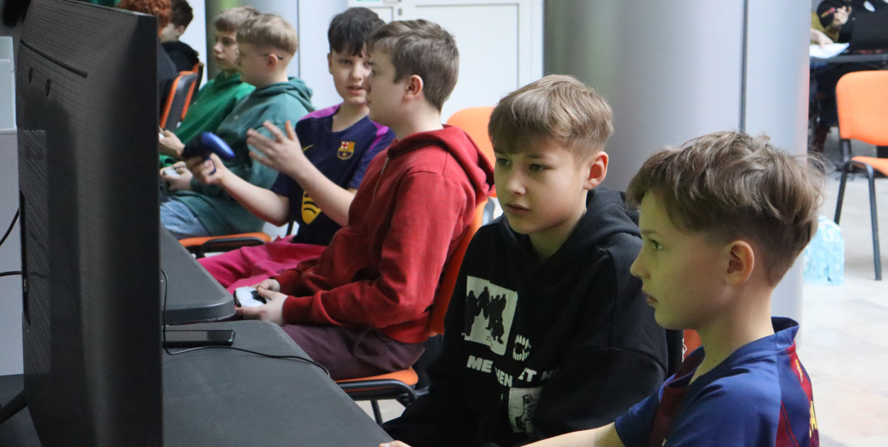 Ferie w Sochaczewie: grają w fifę, trwa turniej e-sportowy